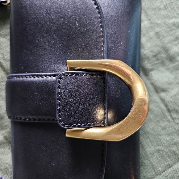 Charles & Keith small black and gold purse fannypack clutch - Picture 5 of 6